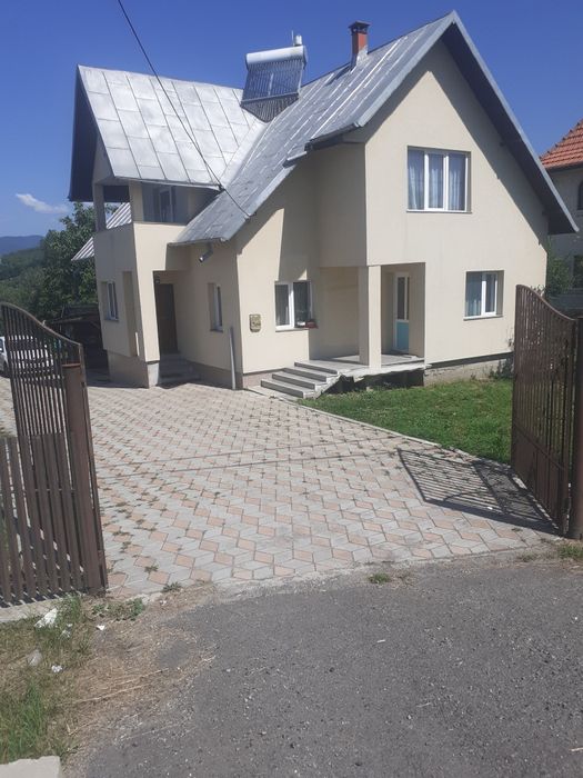 Vând casă tip Vilă. Parter și Mansardă. Anul 2000
