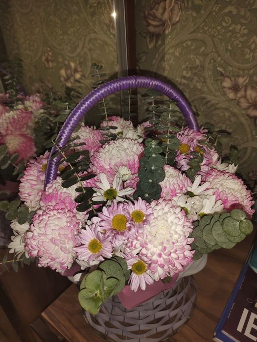 Продам букет очень красивый большой сегодня утром получила отдам срочн