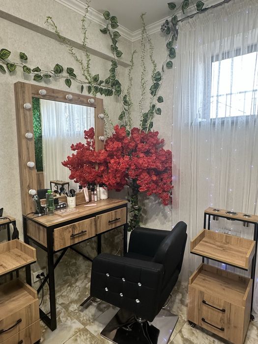 Сдаётся место визажиста • Центр города