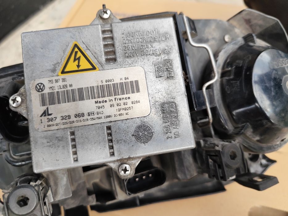 Фарове Golf 4 BOSCH R32 оригинален ксенон.