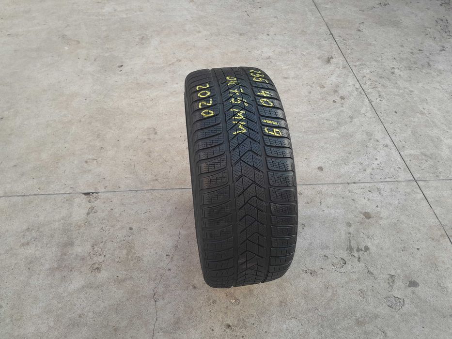 Anvelopa de iarna 235 40 19 pirelli sottozero 3 profil 7,5 mm 2020