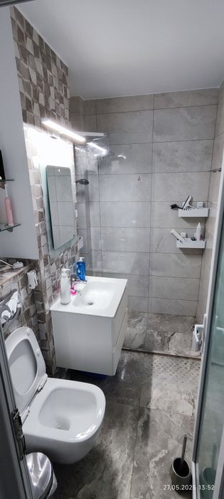 Vând apartament cu 4 camere