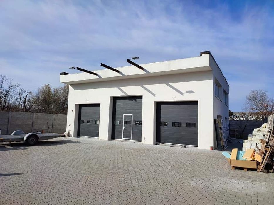 Usa de garaj.  Porti de garaj.  Usi secționale.  Usi