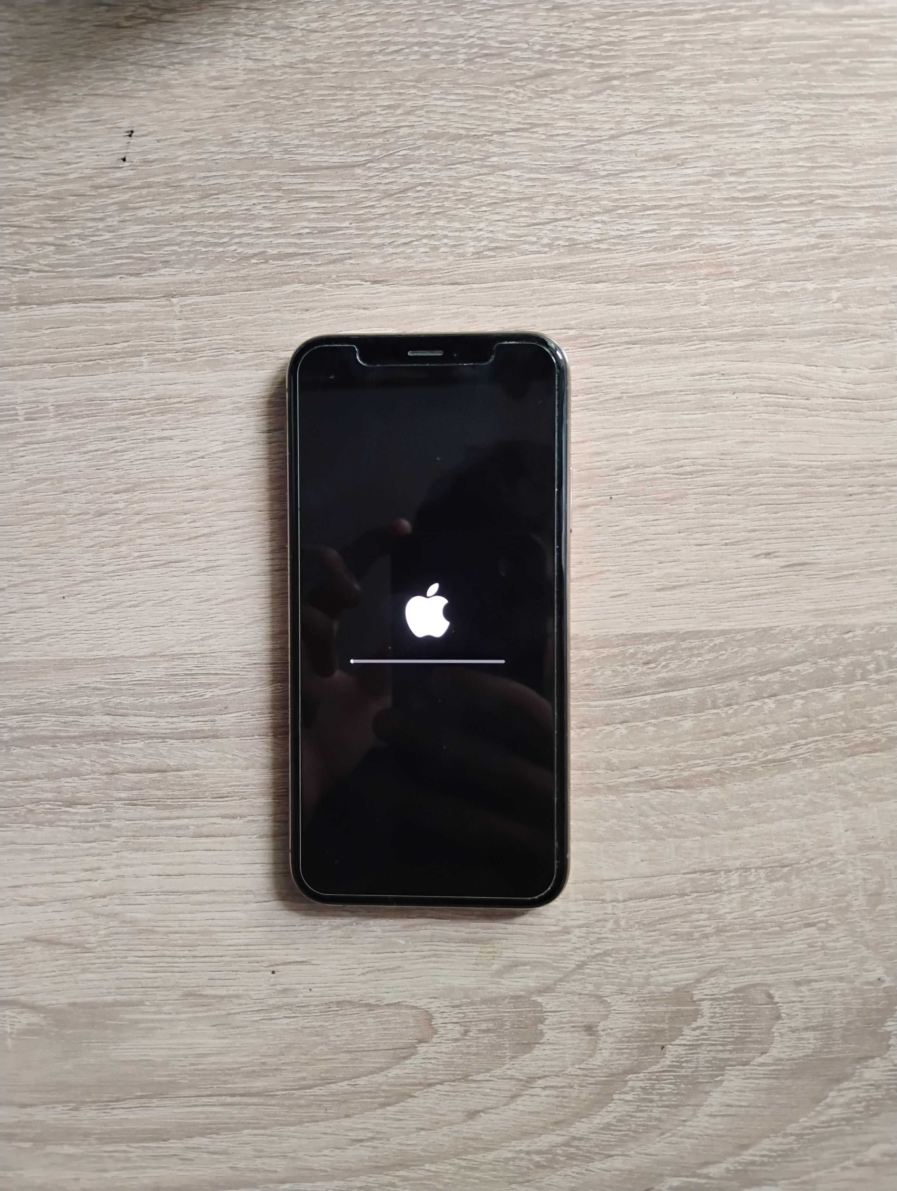 iPhoneX (със зарядно iPhone)