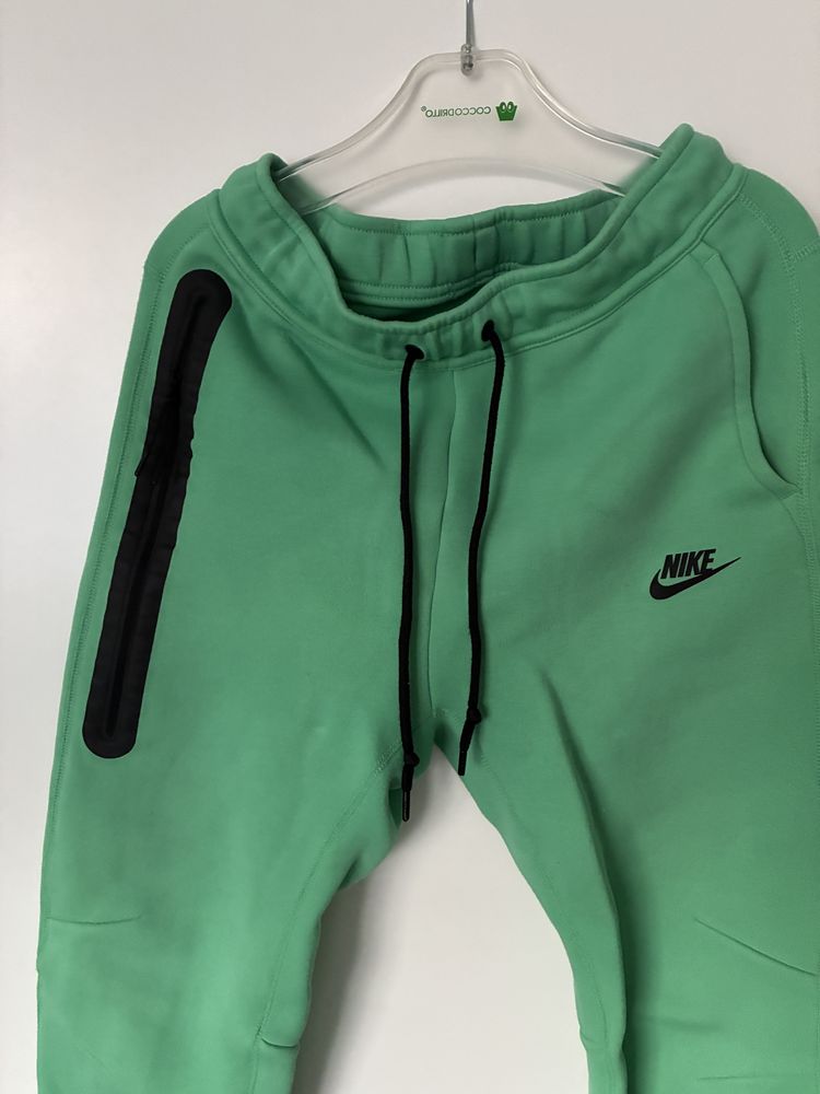 Комплект анцунг Nike Tech Fleece