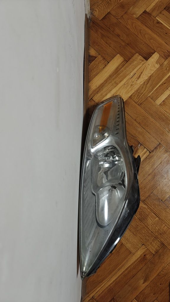 Ford Mondeo mk4 десен фар