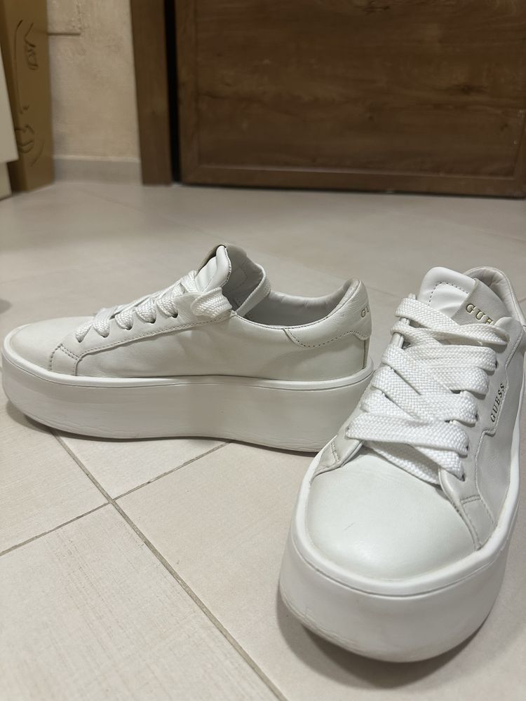 Дамски кецове Guess естествена кожа