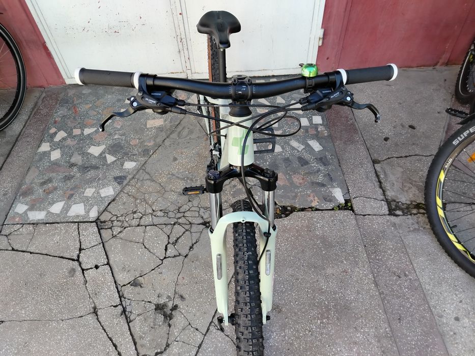 Bicicleta sport Cube de 27,5