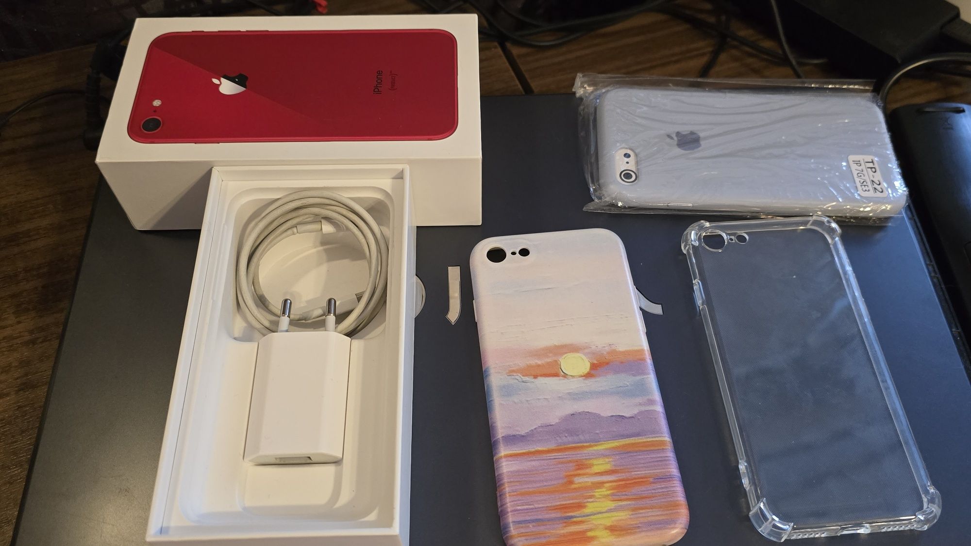 Iphone 8 64 gb червен