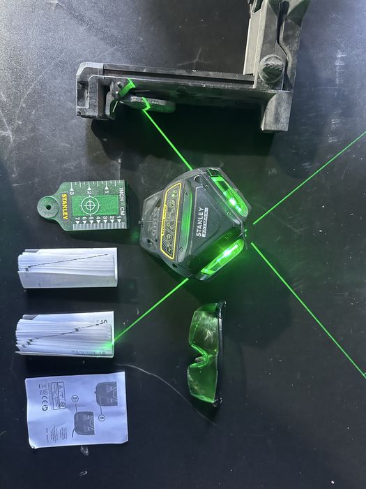 Лазерен линеен нивелир Stanley