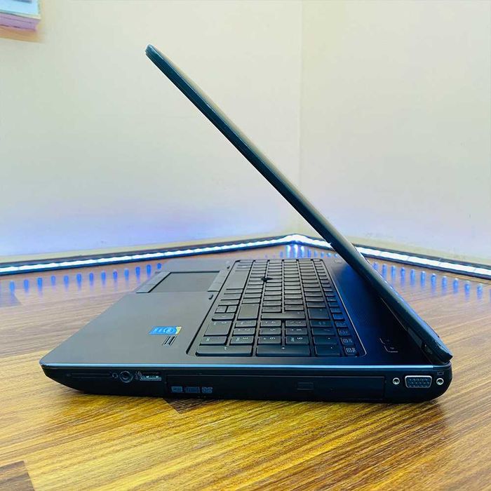 Laptop HP i7 3.9Ghz - 16G - Quadro K620M - SSD - FullHD - W10 - QWERTZ