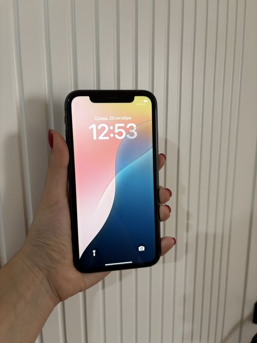 Продам айфон 11 вместе с коробкой