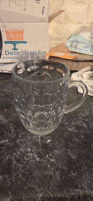 Чаши, чинии и прибори