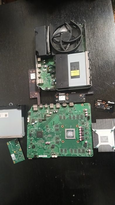 Xbox One s funcțional  + placa Xbox + piese