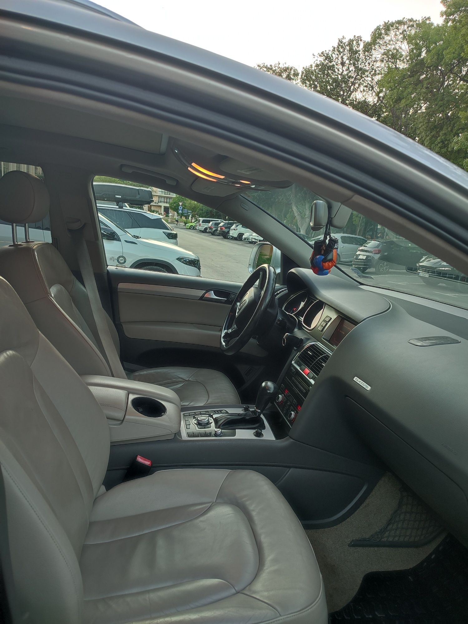 Audi Q7 , 3.6 бензин с газово (на мястото на резервната гума)
