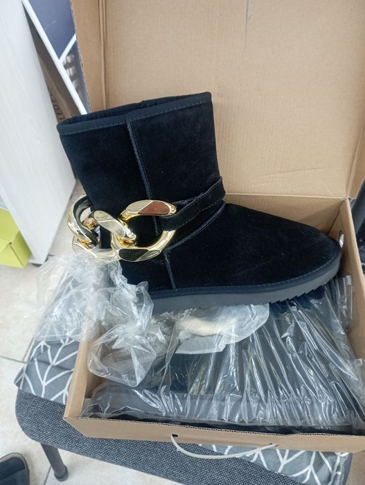 Продам угги новые сороковой размер