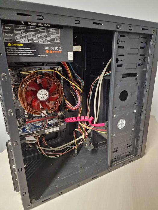 Компютър i3 M370 2.40GHz 4GB RAM 120GB SSD R5-230 2GB