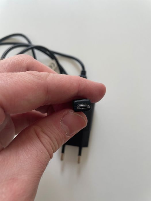 Vand incarcatoare si cabluri pentru telefoane mobile sau tablete