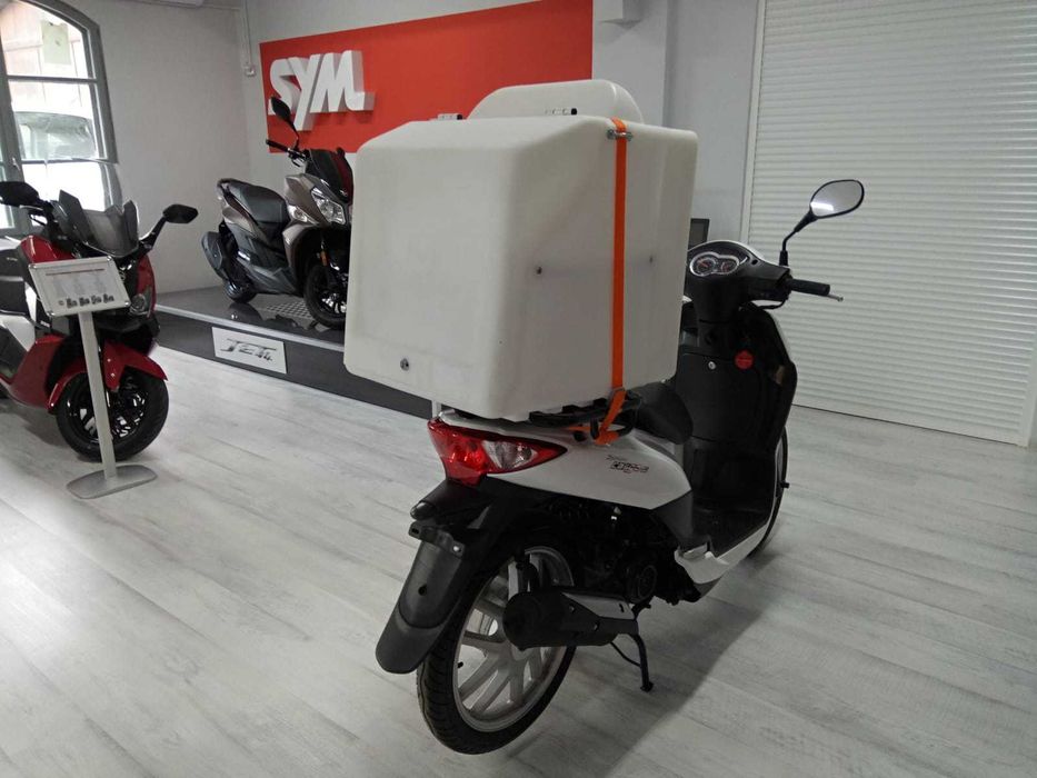 Scuter SYM Cargo 49 cc, echipat de  livrare / curierat. RATE !