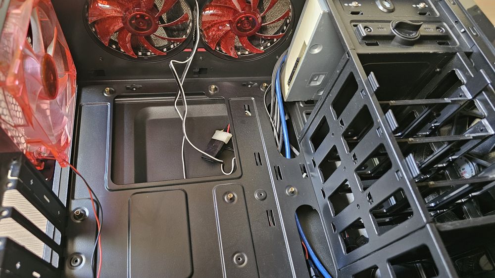 Carcasă Segotep Fighter C + ventilatoare + unitate optică CD/DVD