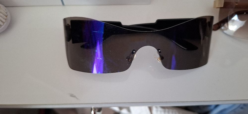 Vând ochelari de soare