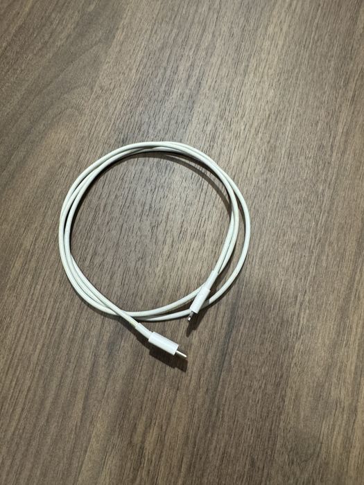 Cablu incarcare Iphone 14 Pro Stare F buna Pret : 45 lei