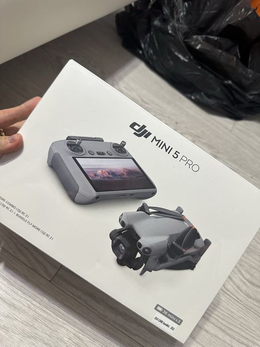 Drona DJI Mini 5 Pro cu Fly More Combo