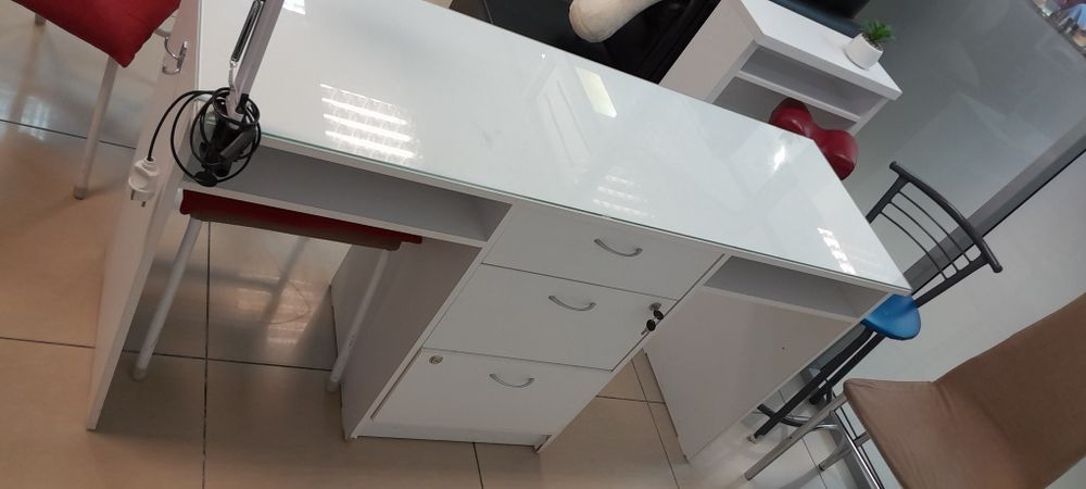 Стол маникюрный двухместный