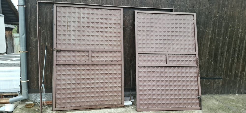 Vand usi metalice pt garaj