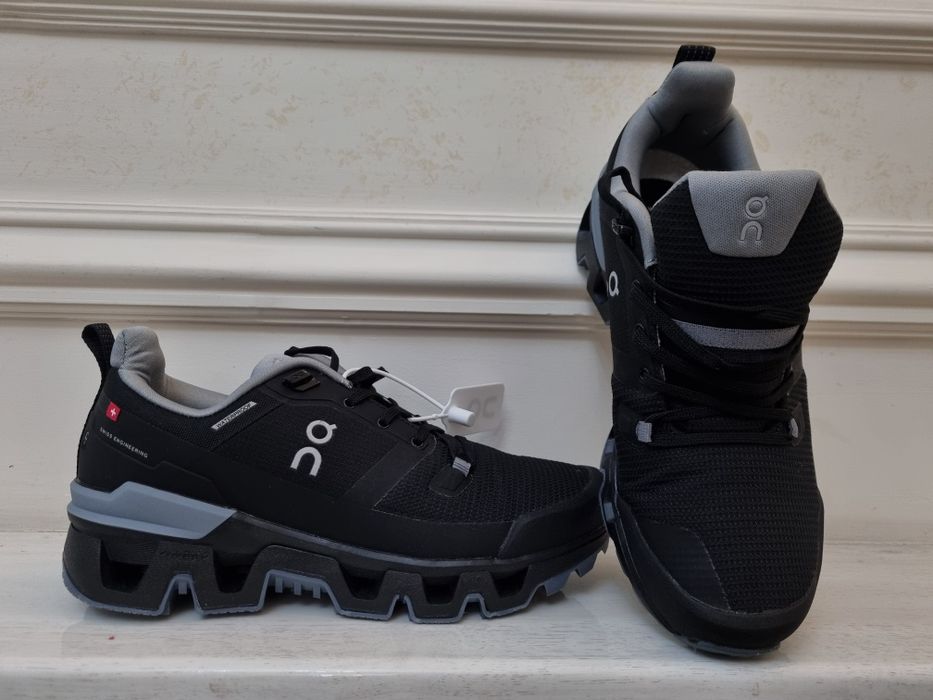 Продам новые крассовки