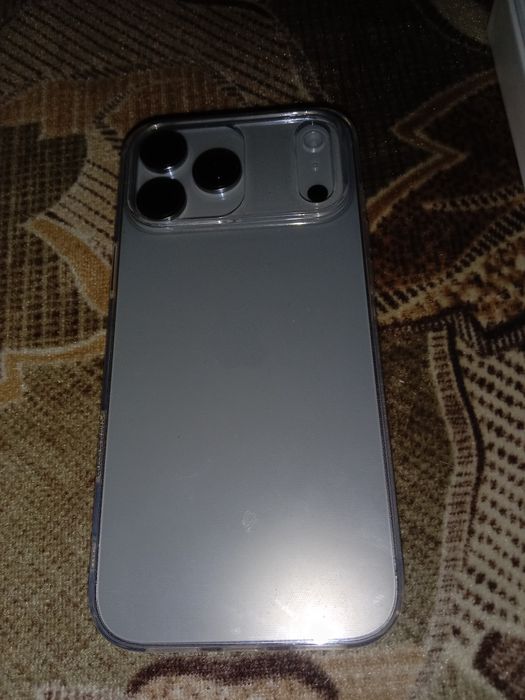 Продам айфон 17 про Макс память 512