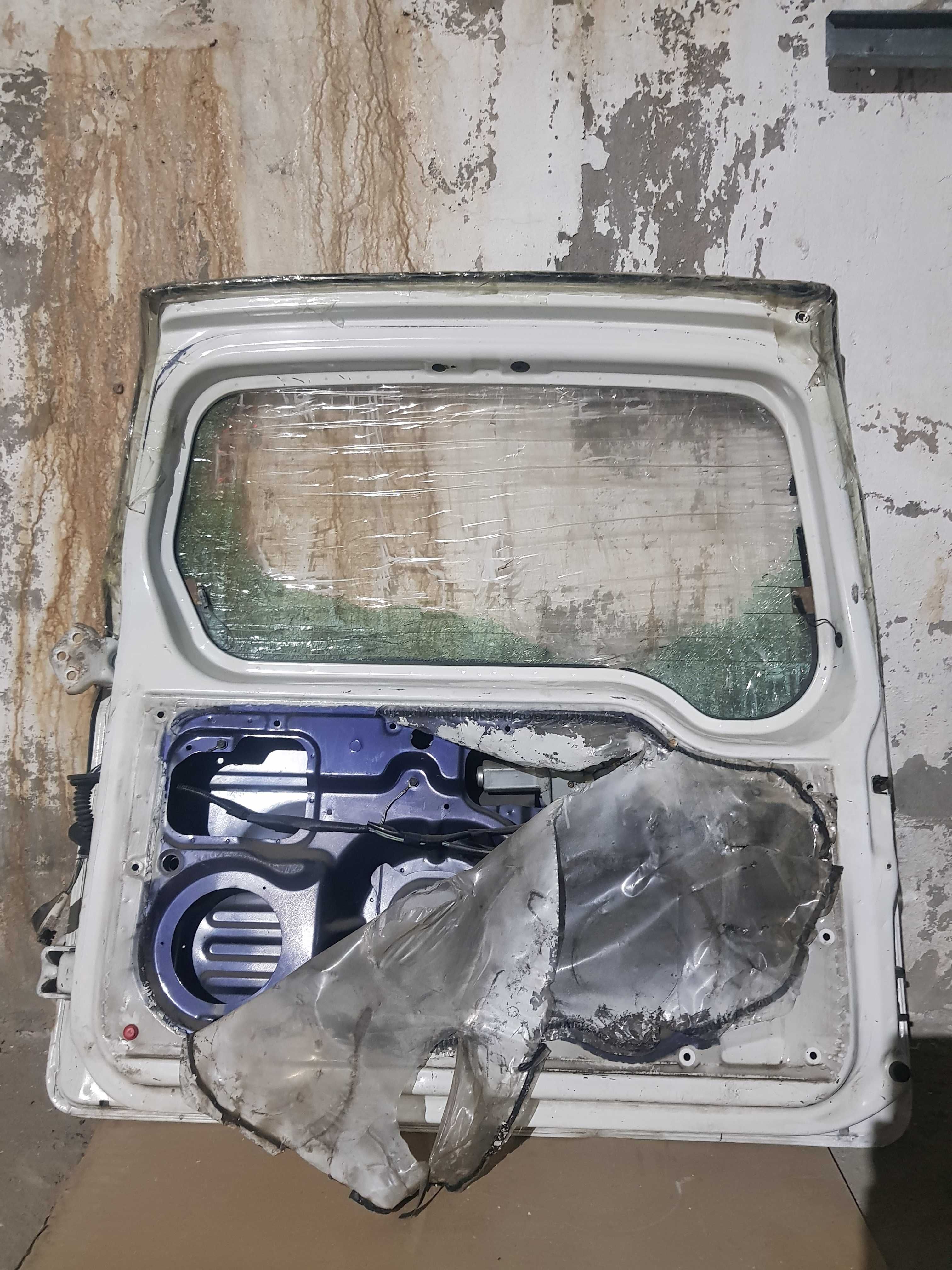 Задняя дверь крышки багажника Daihatsu Terios