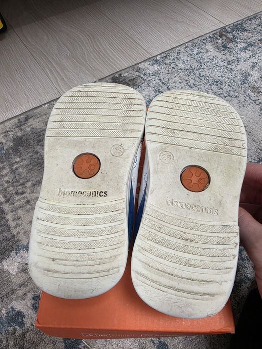 Pantofi Biomecanics nr. 23