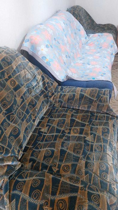 Диван и кресло отдам самовывоз