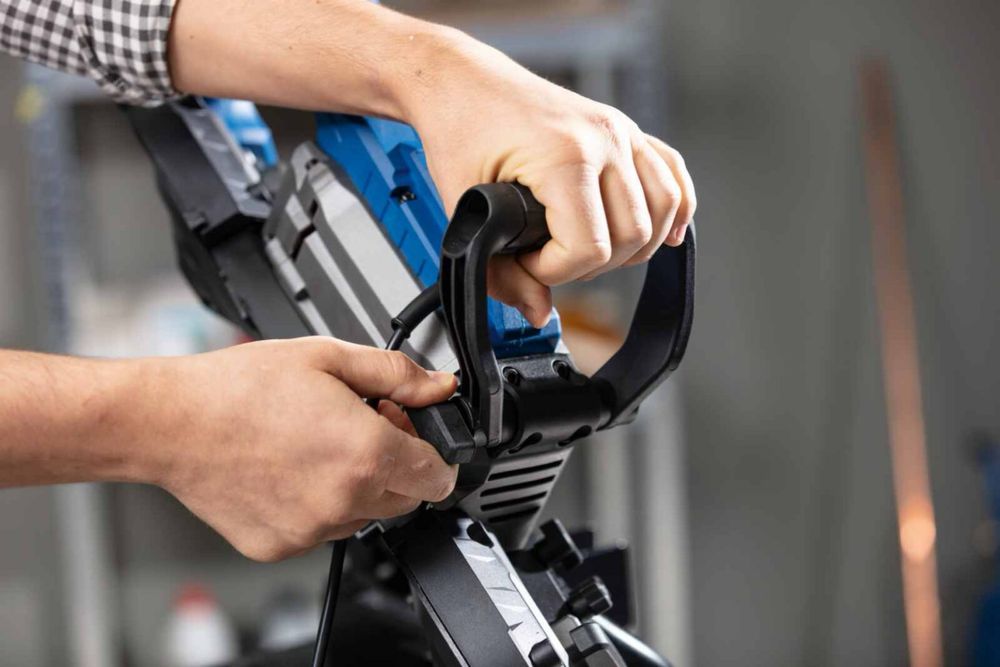 Лентоотрезна машина за метал / Лентова ножовка Scheppach MBS1200xt