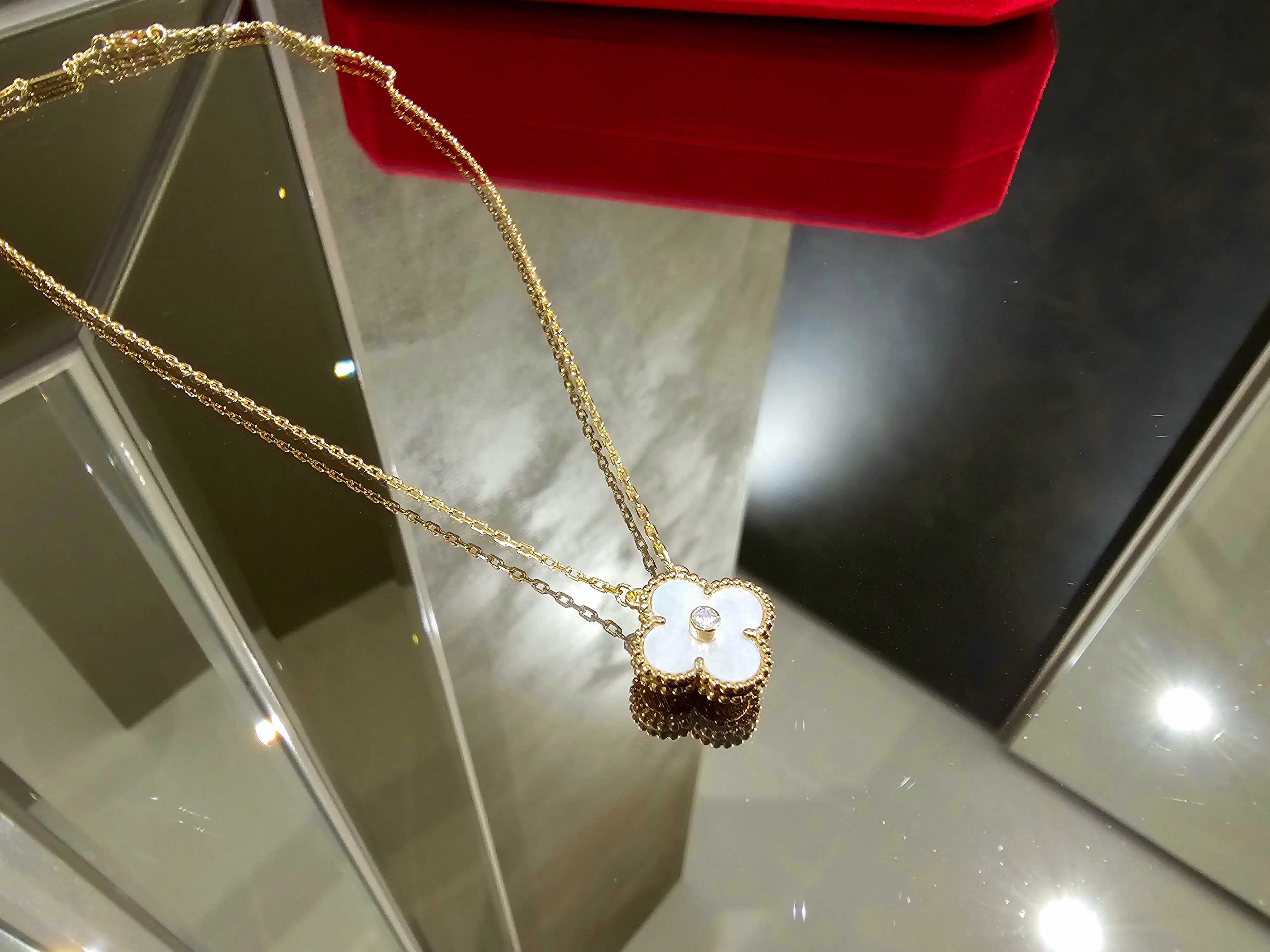 Van Cleef & Arpels VCA Rose Mother Pearl Diamond Clover Дамско Колие