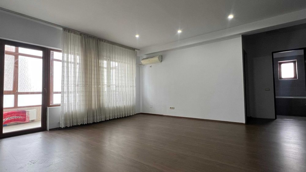 De vanzare apartament 3 camere Voluntari