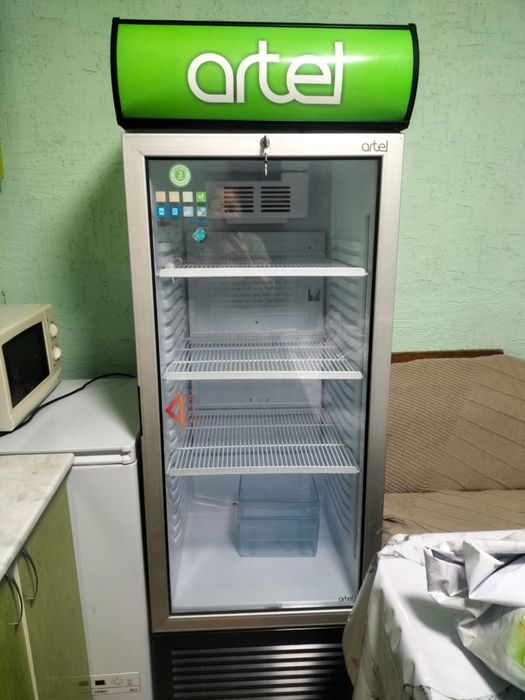 Почти новый холодильник