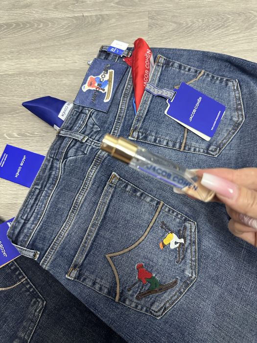 Blugi Jacob Cohen cu parfum