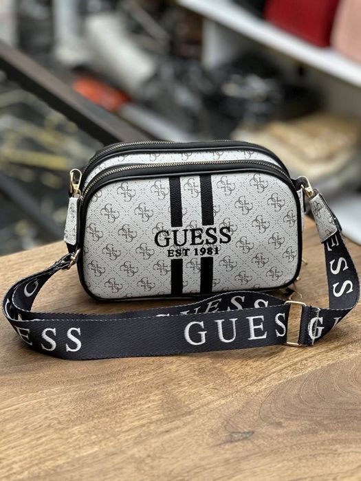 Geantă Guess de umăr