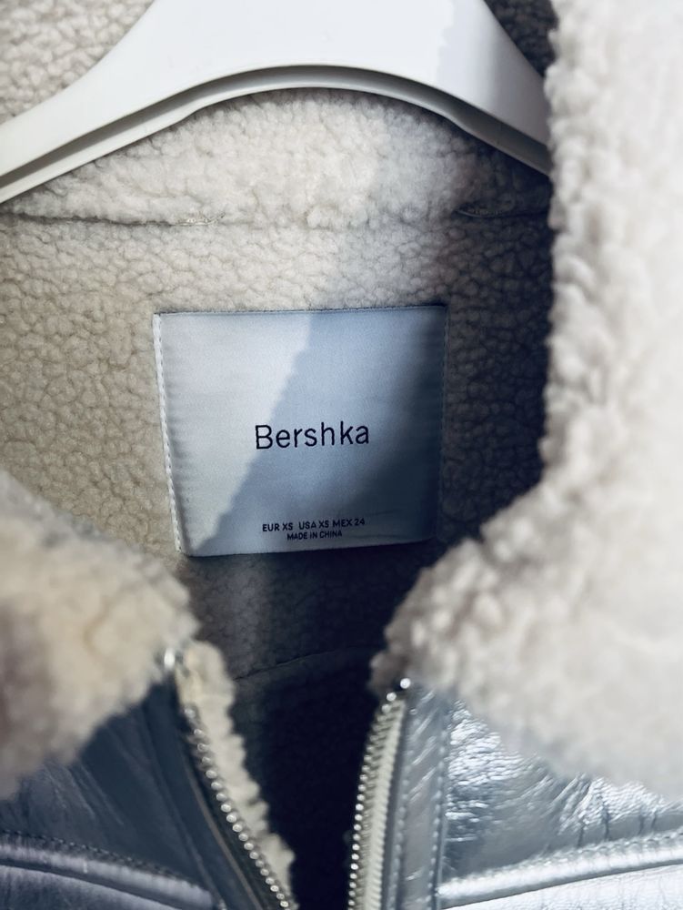 Яке bershka Xs