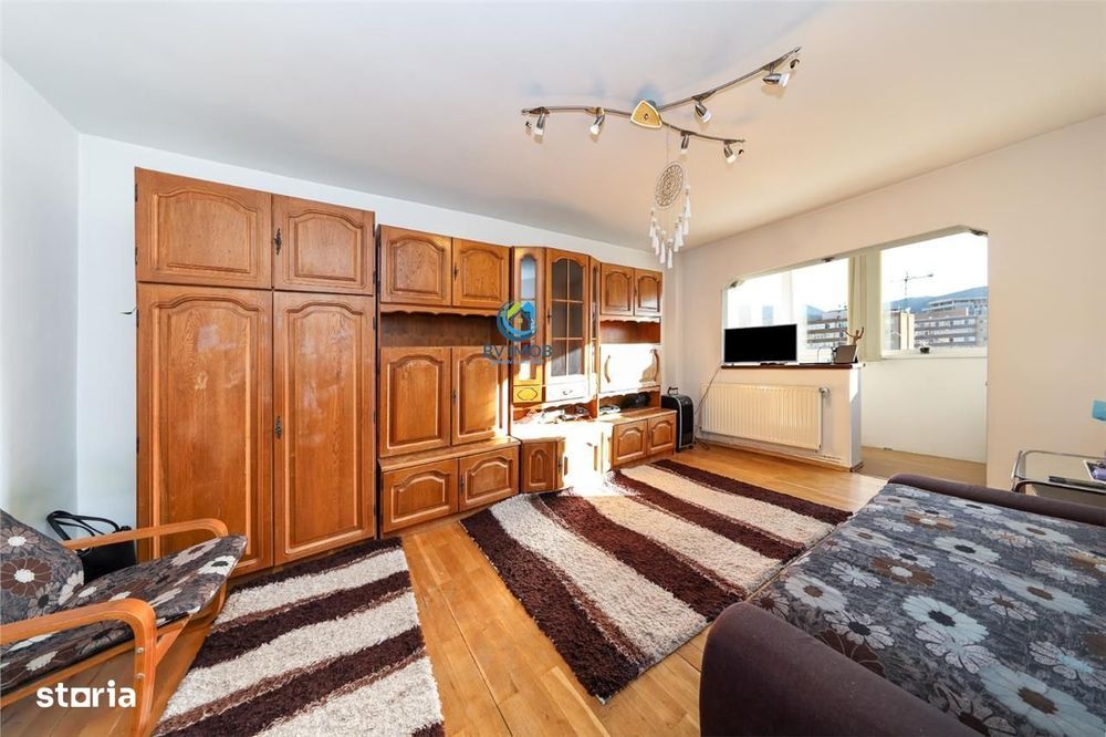 Vanzare apartament 3 camere,zona Judetean, etaj intermediar