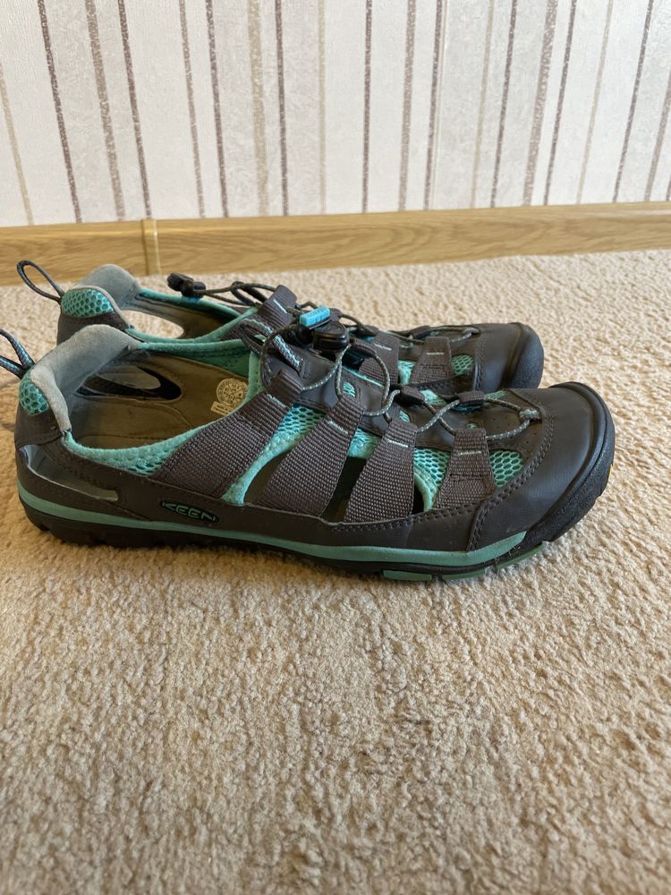 Туристически обувки KEEN