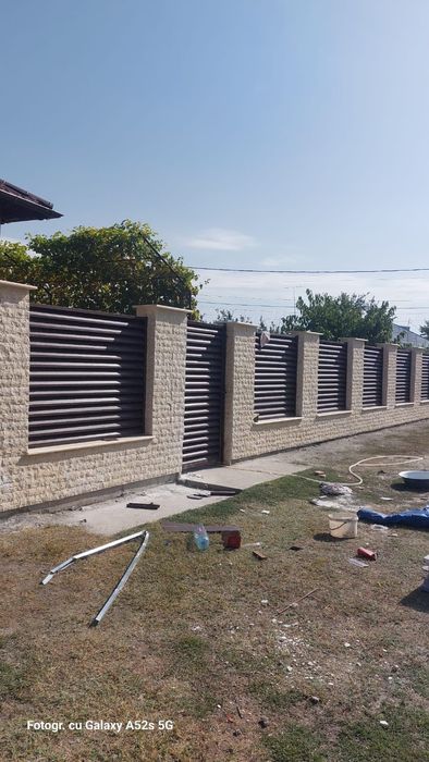 Garduri și porți stil jaluzea șipcă metalică tabla cutata