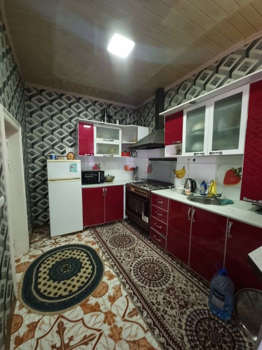 Xovli, hovli sotiladi samarqand shahar markazida sentrda kir yasha uy