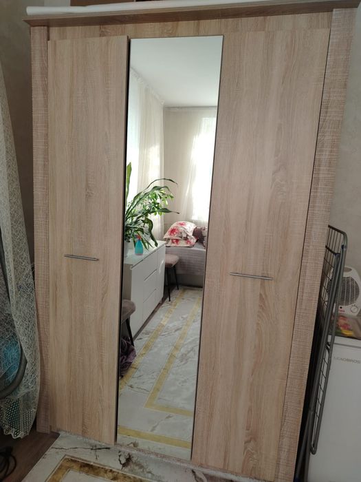 Продам шкаф плательный