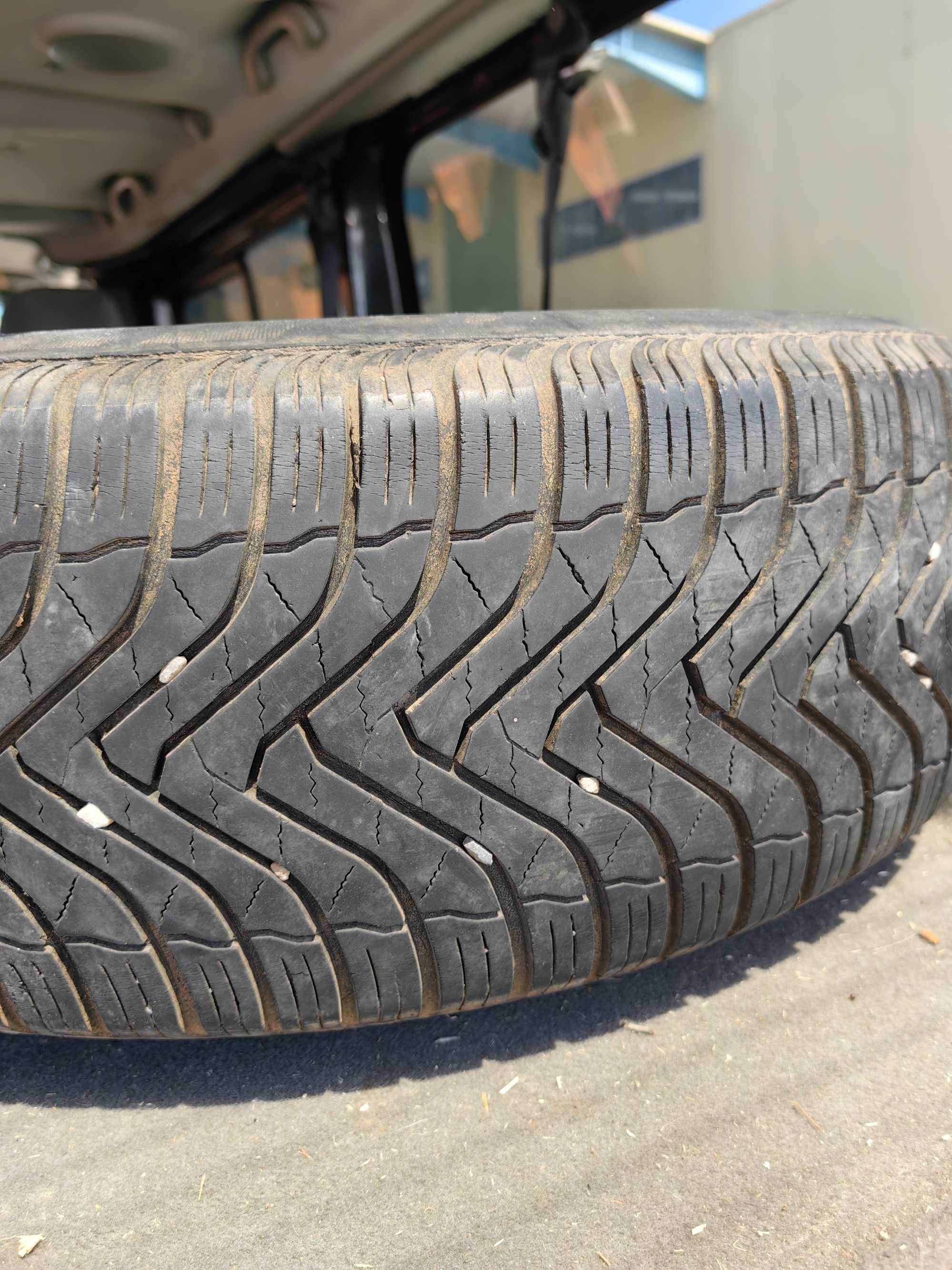 Всесезонни гуми 215/65R16