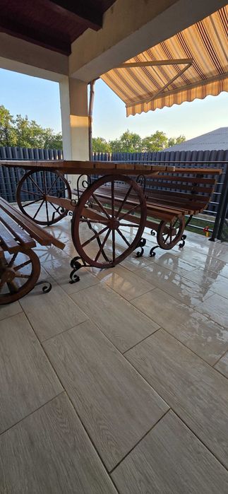 Masă cu banci din lemn masiv și fier forjat