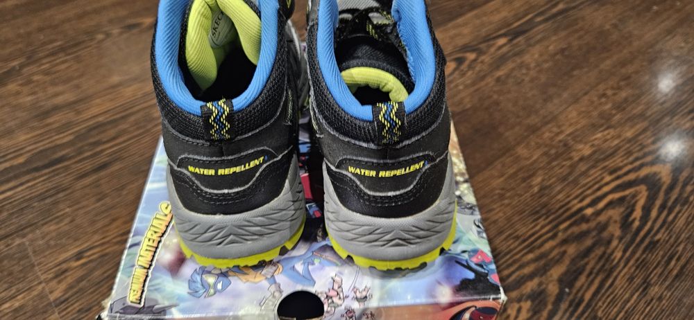 Skechers 30 номер детски боти запазени  30 ти номер