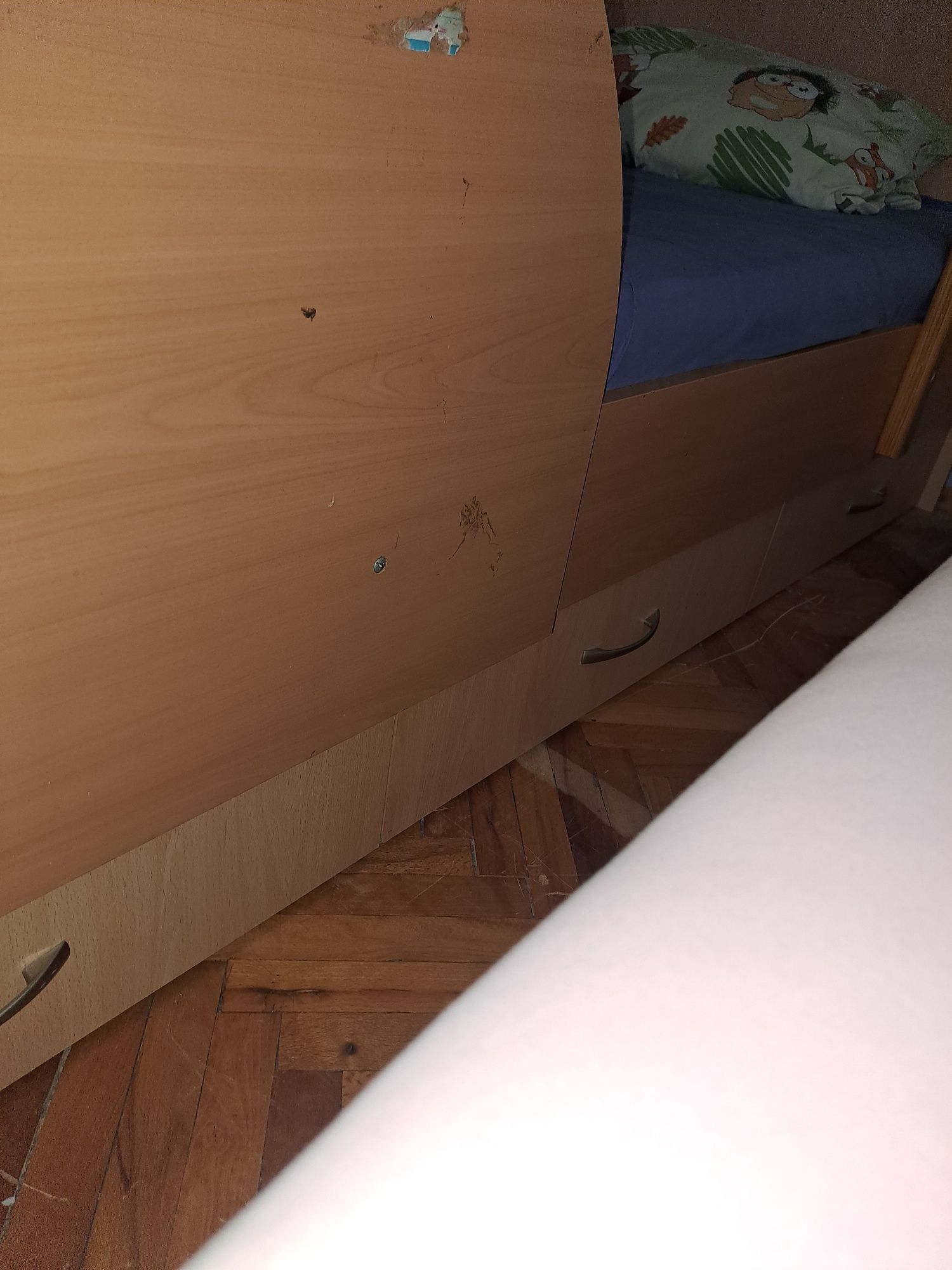 Двуетажно масивно легло